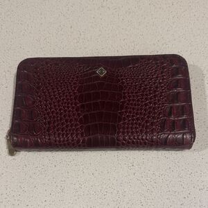 ANTONIO MELANI Gorgeous Burgundy Leather Croc Embossed Gold Lined Wallet Chic